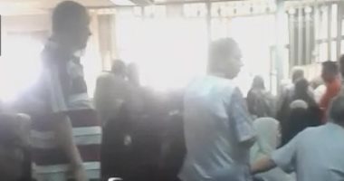 زحام على مستشفى التأمين الصحى.. والأهالى يطالبون بزيادة عدد الكراسى