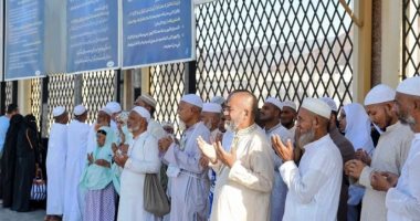 ضيوف الرحمن يزورون " جبل أحد " و "مقبرة الصحابة "  صور
