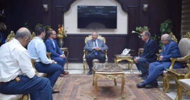 محافظ البحر الأحمر يناقش تحديات ندرة المياه مع عميد معهد البحوث البيئية 