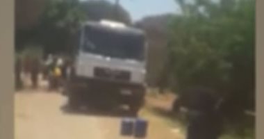 فيديو.. أهالى عزبة الجعيدى ببنى سويف يشكون انقطاع المياه منذ شهر رمضان