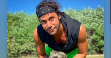 من شهر العسل.. هنا الزاهد وأحمد فهمى يحتفلان بعيد ميلاد محمد إمام.. فيديو