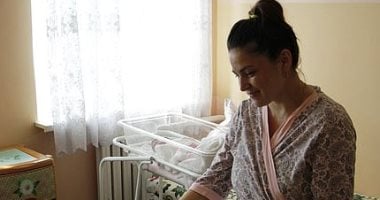 بالصور..سيدة تلد توأم بينهم 3 أشهر بسبب رحمها المزدوج ..أعرف القصة