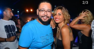 منة فضالى بإطلالة جريئة مع أحمد رزق فى الساحل الشمالى