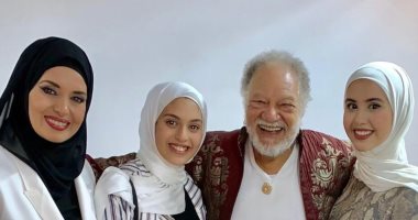 صورة جديدة لجيهان نصر مع النجم يحيى الفخرانى فى كواليس مسرحية "الملك لير"