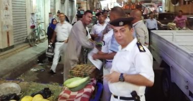ضبط 116 مخالفة إدارية فى حملة ليلية لرفع إشغالات الباعة الجائلين بشوارع الأقصر