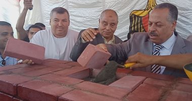 صور.. محافظ أسيوط ومسئولو النقل يضعون حجر أساس كوبرى منقباد