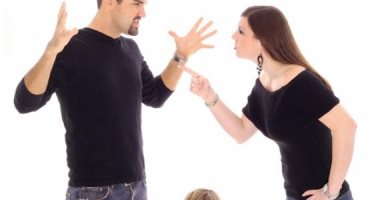 قبل ما يطفش منك.. الانتقاد الكتير لشريك الحياة يدمر العلاقة