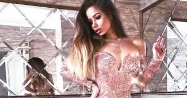 من راسك لرجليكى.. الجولد روز موضة تبدأ من المكياج والملابس وحتى الأحذية