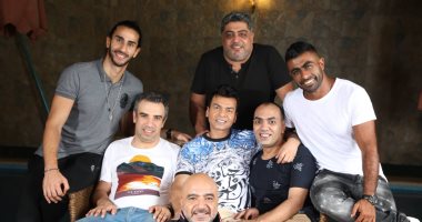 محمد محيى يخضع لجلسة تصوير خاصة بألبومه الجديد "بتاع زمان"
