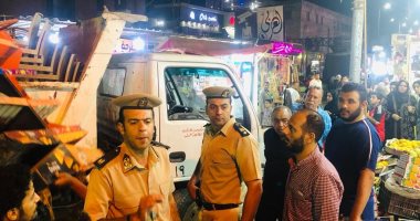 صور.. حملة ليلية لشرطة المرافق على المقاهى بالمحلة