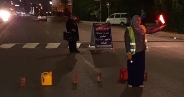 صور ..نساء و أطفال يشاركون فى طلاء مطبات جديدة ب 6 أكتوبر حرصا على حياة المارة