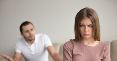 الأزمات المالية وشغل البيت.. أسباب الخلافات فى سنة أولى زواج
