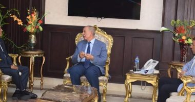محافظ البحر الأحمر يناقش مع رئيس جامعة جنوب الوادى مستجدات العمل بكلية الألسن