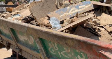 محافظة سوهاج: ضبط جرار زراعى يلقى مخلفات بالنيل..واستمرار حملات رفع الإشغالات 