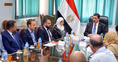 محافظ القليوبية يعقد اجتماعا لتنفيذ مبادرة "كلين شورز" لنظافة شواطئ النيل