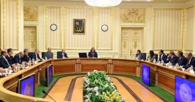 ‏‎رئيس الوزراء يلتقى رؤساء شركات الميكروباصات لبحث إنتاج مركبات تعمل بالغاز