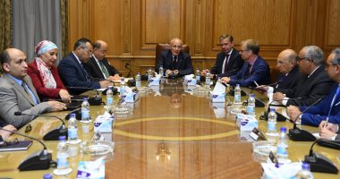 العصار يلتقى وفد شركة ألمانية لبحث تصنيع البوابات الأمنية