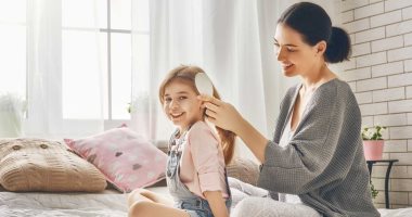مفيش مشكلة ملهاش حل.. نصائح لتنعيم الشعر للأطفال