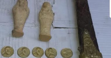 بعد تنكرهم.. ضباط الآثار يضبطون 8 قطع يونانية وإسلامية أثناء عرضها للبيع