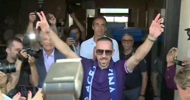 فرانك ريبيري يبدأ رحلة جديدة في الدوري الإيطالي.. أسطورة بايرن ميونخ ينضم إلى فيورنتينا بالمجان بعد 12 عامًا و21 بطولة.. الفرنسى يحصل على راتب 4 ملايين يورو سنويًا.. ولوكا تونى كلمة السر في اتمام الصفقة