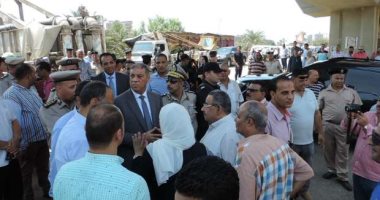 صور.. مدير أمن القليوبية يقود حملة لإزالة الاشغالات بمنطقة كبارى بنها