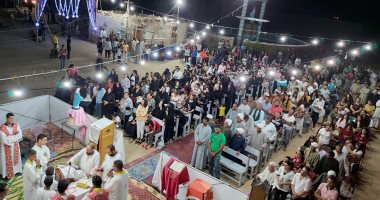 كنيسة العذراء الكاثوليكية بالرزيقات تحتفل بعيد العذراء.. صور