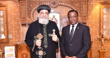 البابا تواضروس يستقبل سفير غينيا الاستوائية بالكاتدرائية المرقسية
