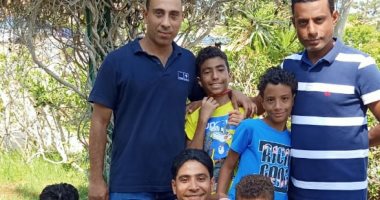 صيفك معانا.. مصطفى يشارك بصورة أولاده فى الساحل الشمالى