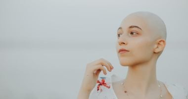  8 خرافات شائعة عن المرض الخبيث.. السرطان مرض مزيف اخترعته شركات الأدوية.. لو ماعنديش سرطان فى العائلة مش هصاب بالمرض.. وعلاجات الأورام بتسممنا .. و"الميكرويف وأبراج شبكات المحمول" أبرز مسببات الوباء المميت