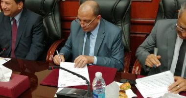 رئيس جامعة بنى سويف يوقع إتفاقية تعاون مشترك مع هيئة الطاقة الذرية