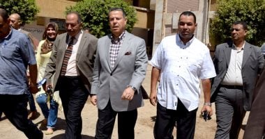 محافظ بنى سويف يتفقد عددا من المدارس لمتابعة استعدادات العام الدراسى الجديد 