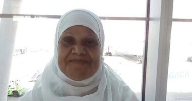 حج مبروك وذنب مغفور..أحمد يشارك بصورة لاستقبال والدته بعد عودتها من الحج