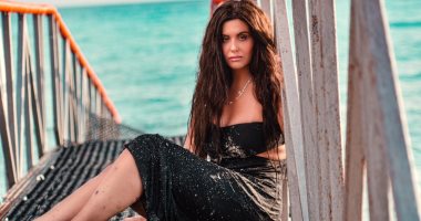 دانا حمدان مغنية فى تياترو بمسلسل "حواديت الشانزليزيه"