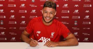 ليفربول يمدد عقد أليكس تشامبرلين حتى عام 2023.. رسميا 