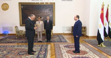 شاهد..رئيس هيئة قضايا الدولة يؤدى اليمين الدستورية أمام الرئيس السيسى