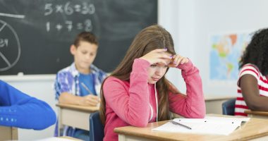 مع دخول المدارس.. لماذا يزداد الصداع عند طفلك؟ 7 طرق لعلاجه