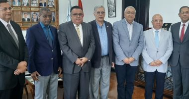 جامعة الإسكندرية تبحث سبل التعاون مع سفير كوناكرى