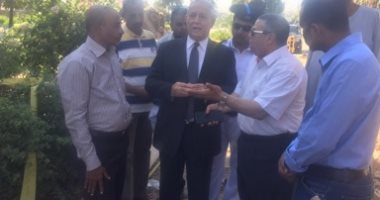 محافظ الأقصر يتابع أعمال إصلاح هبوط أرضى بشارع التليفزيون فى جولة مفاجئة