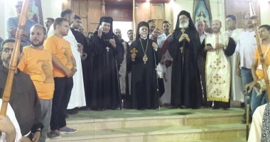 مطارنة الكاثوليك يحتفلون بدورة العذراء بدير درنكة فى نهاية الصوم.. صور
