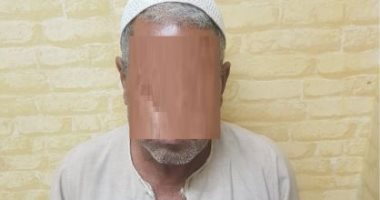 قصة "سفاح" المسنات فى بنى سويف.. قتل 4 سيدات بعد سرقتهن.. المتهم يعترف بجرائمه فى التحقيقات.. ويؤكد: "آخر ضحية ادتنى الحلق عشان أسيبها فهشمت رأسها لحد ما ماتت".. والنيابة تقرر حبسه 4 أيام على ذمة التحقيق