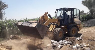 محافظ أسيوط: رفع المخلفات من المراكز ورصف طرق وإزالة تعديات