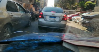 امسك مخالفة.. شكوى من طمس وتغيير لوحة معدنية لسيارة فى عين شمس  