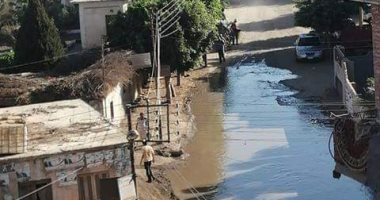 مياه الصرف الصحى تغلق قرية البندرة بمحافظة الغربية.. صورة