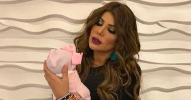 فى ظهور جديد مع حفيدتها..إلهام الفضالة: زادت الفرحة لما نورت حفيدتى البيت