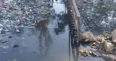 اضبط مخالفة.. مصرف البلبيسى بالخانكة مقلب قمامة.. والأهالى: هنموت منه 