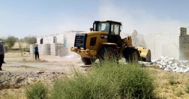 إزالة تعديات على 146 فدانا بزمام مركز الخارجة فى ثالث ايام موجة الإزالات 
