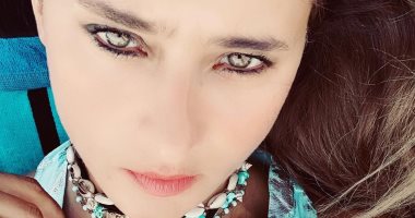 صور.. نيللى كريم تخضع لجلسة تصوير بسلسلة "الفيل الأزرق"