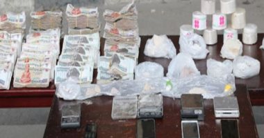 سقوط آخر معلمات البودرة فى كوم السمن بالقليوبية.. سيدة تزعمت تجار الصنف بعد القبض على أفراد أسرتها.. زوجها وشقيقاتها دخلوا السجن فقررت استكمال مشوار بيع المخدرات.. تحريز هيروين ونصف مليون جنيه بسيارتها (صور)