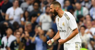 ريال مدريد يخطط لتجديد عقد بنزيما بعد انطلاقته القوية بالليجا.. فيديو