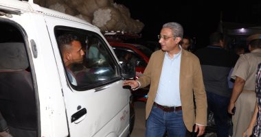 صور.. محافظ سوهاج يحيل مسئول مواقف جرجا للتحقيق